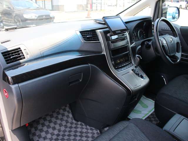 2011 Toyota Vellfire – thumbnail 44