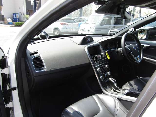 ボルボ XC60 T6 AWD Rデザイン 4WD ナビ地デジ本革シートJBLスピーカー 東京都の詳細画像 その11