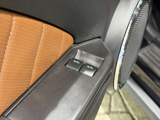 2010 Ford Mustang – thumbnail 14