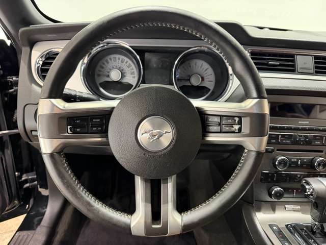 2010 Ford Mustang – thumbnail 19