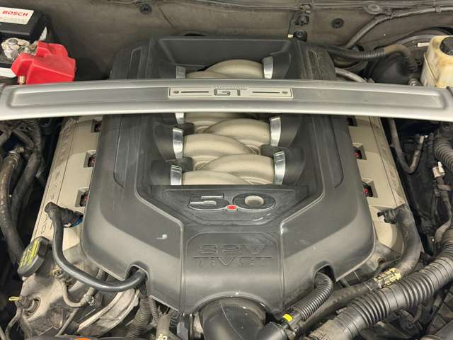 2010 Ford Mustang – thumbnail 32
