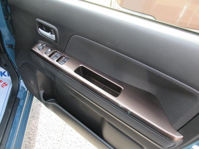 【運転席ドア】 窓の開閉もドアミラーの調節もスイッチひとつです！