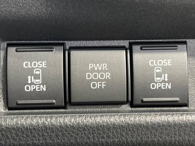 【両側パワースライドドア】スマートキーや運転席のスイッチで後席両側スライドドアの開閉が可能♪電動だから力を入れてドアを開ける必要が無く、小さなお子様でも簡単に開け閉めでき快適です♪【両側パワースライド