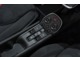 7速シームレス・シフト・ギアボックスは、利便性でオート・モード、またはマニュアル・ギアを選択し、ステアリング・ホイールにマウントされたロッカー・シフト・パドルで操作可能です。