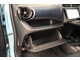 ■助手席オープントレイ、■グローブボックス 装備。　グローブボックスは車検証や取扱説明書を保管するのに便利です。