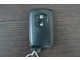 スマートキー１個です。　スマートキーを携帯していればキーを取り出さずにドアを施錠＆解錠。クルマの始動も可能です。