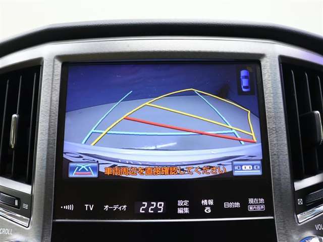 カラーバックガイドモニター装着車は後退時の強い味方です♪車庫入れや縦列駐車の際、後退操作の参考になるガイドラインをナビ画面に表示します。後退時には直接後方を確認してくださいね♪