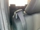 セカンドシートのシートベルトはシートから出ているので、チャイルドシートを取り付けても
