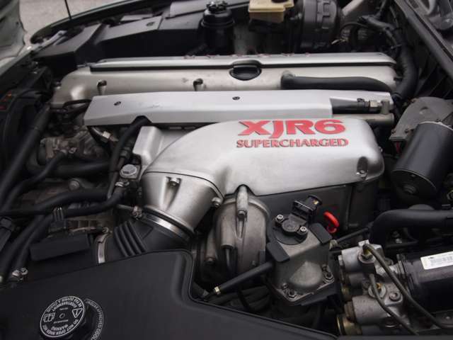 XJRエンジン。
