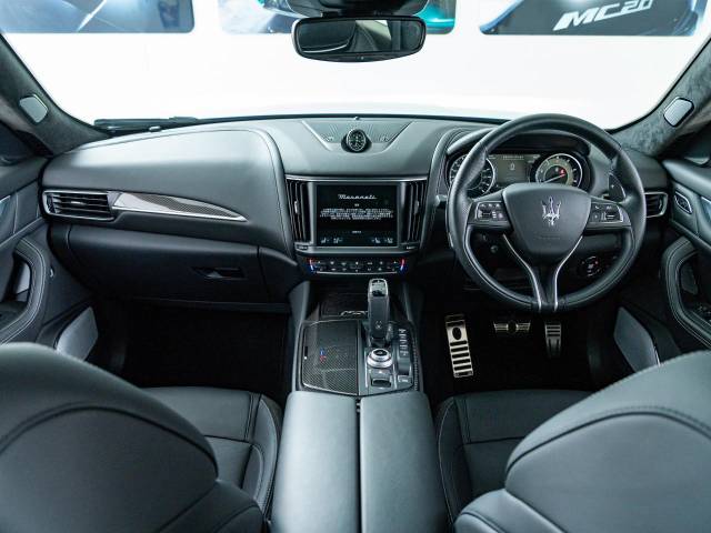 マセラティ レヴァンテ モデナ S 4WD 認定保証2年付 サンルーフ 黒革 純正OP21AW 愛知県の詳細画像 その5