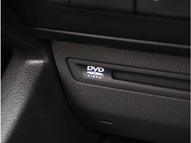 CD/DVDプレーヤー付きのお車です。