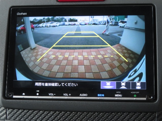 ◆◆バックカメラの画像です。ガイドラインがスムースな車庫入れをサポートいたします！車庫入れの安心感がアップしますね☆
