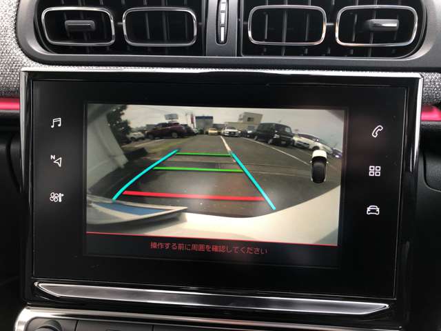 バックカメラが付いております。自動車の死角を映像でサポートしてくれるので、ドライバーに安心の装備です。