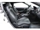 運転席のレザーコンディションも、サイドランバー部分含めて綺麗な状態が保たれております。前のオーナー様が乗降の際に気を使って乗られていたことが伺えます。