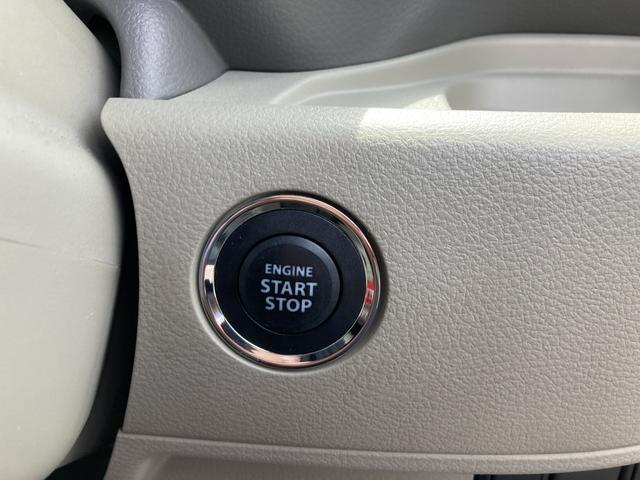 キーレスプッシュスタートシステムはカギを出さずにエンジン始動が可能です。 ＊ブレーキを踏んでボタンを押すと、エンジンがかかります。