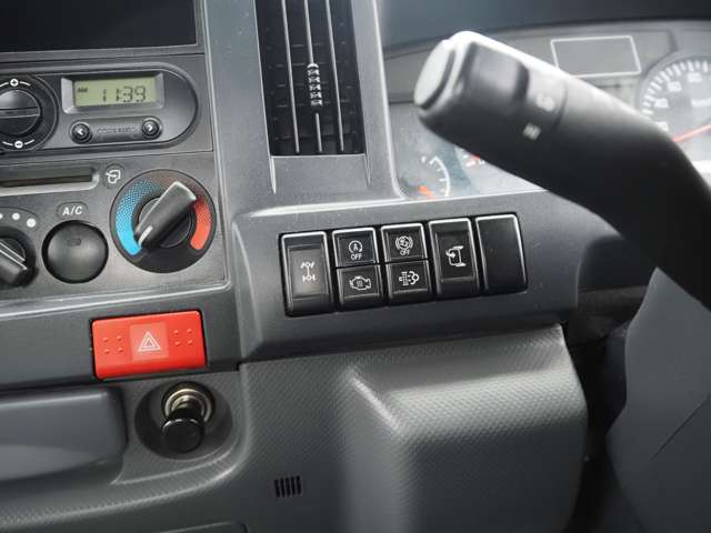 いすゞ エルフ 3.0 フルフラットロー ディーゼルターボ 4WD 2t 秋田県の詳細画像 その15