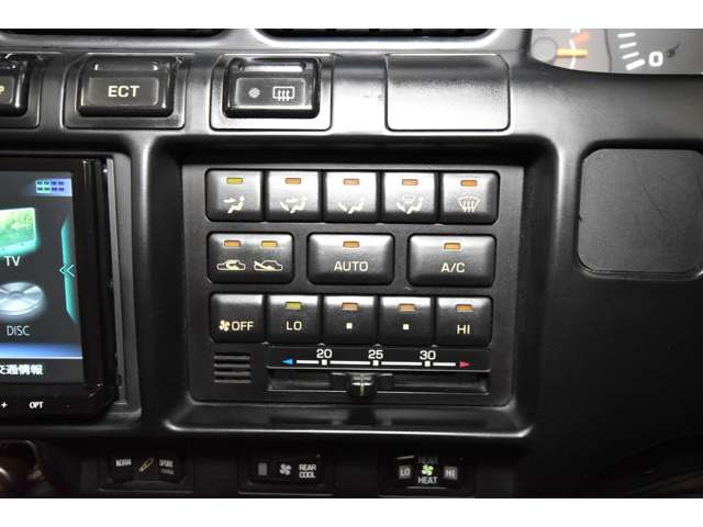 トヨタ ランドクルーザー80 4.5 VXリミテッド 4WD 全塗装 リフトアップ 社外16インチアルミ 大阪府の詳細画像 その14