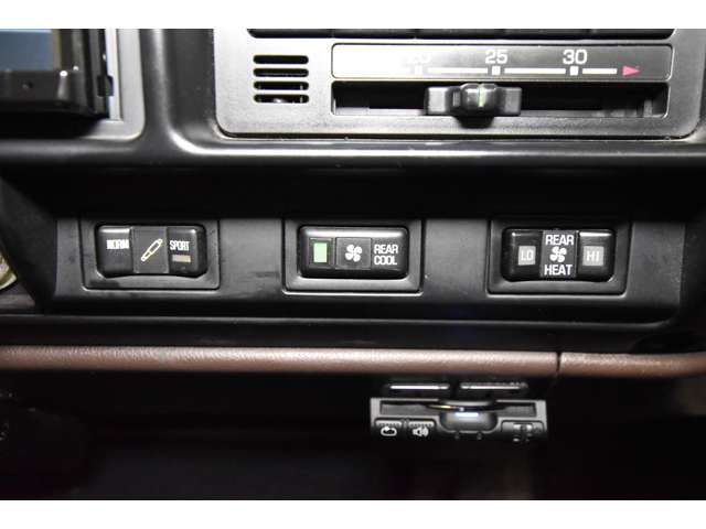トヨタ ランドクルーザー80 4.5 VXリミテッド 4WD 全塗装 リフトアップ 社外16インチアルミ 大阪府の詳細画像 その15
