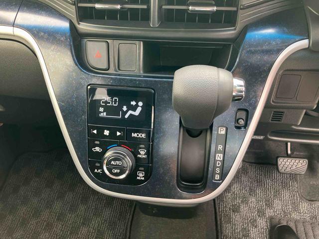 温度を決めてオートのスイッチを押すだけで、車内温度を快適に保つオートエアコン！作動状況もディスプレイにてわかりやすく確認頂けます♪