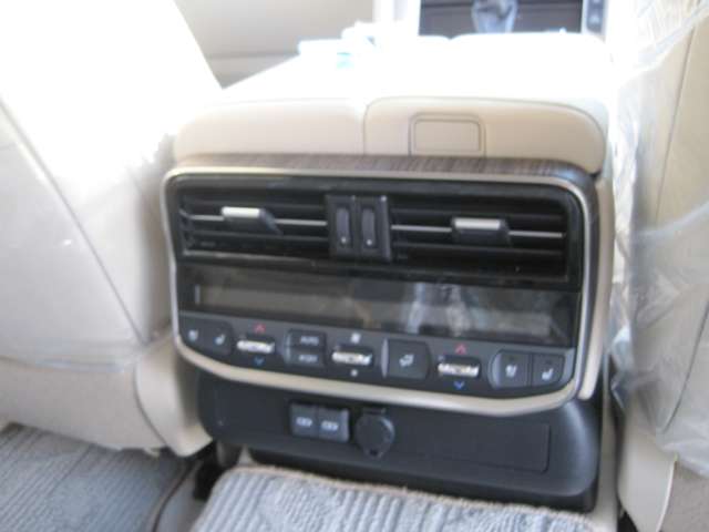 トヨタ ランドクルーザー300 3.5 ZX 4WD 7人乗り 登録済未使用車 鹿児島県の詳細画像 その16