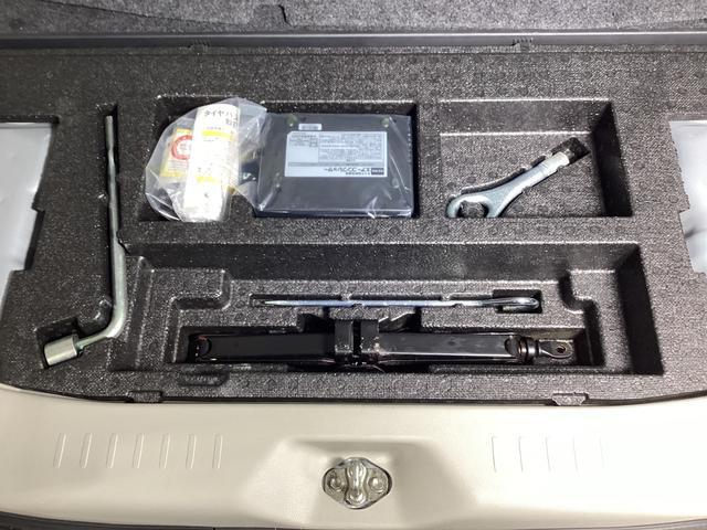 車載工具類は荷室下に収納されています。