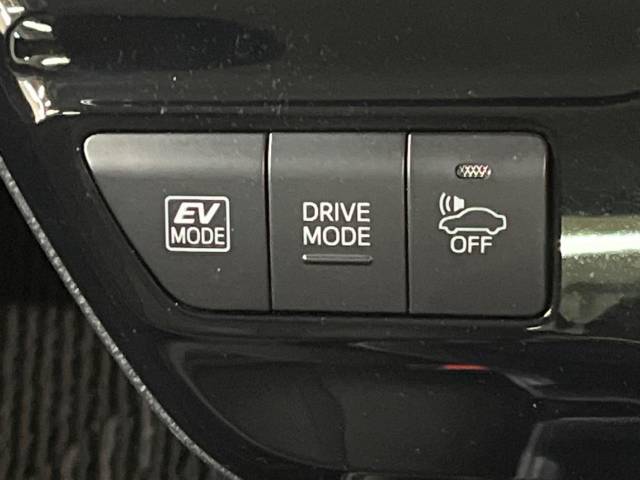 【ドライブモードセレクト】コンフォートな乗り味からスポーティな乗り味までスイッチ一つで切り替え可能。シーンや気分に合わせたモードを選べば、いつものドライブがより一層楽しくなります♪