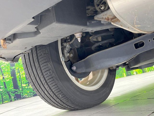 お車を安心してお乗りいただく為には、足回りの定期点検が欠かせません。サービスサポート（有償保証）では無料点検もご提供しており、安心のカーライフをお過ごしいただけるサポート体制が整っています。