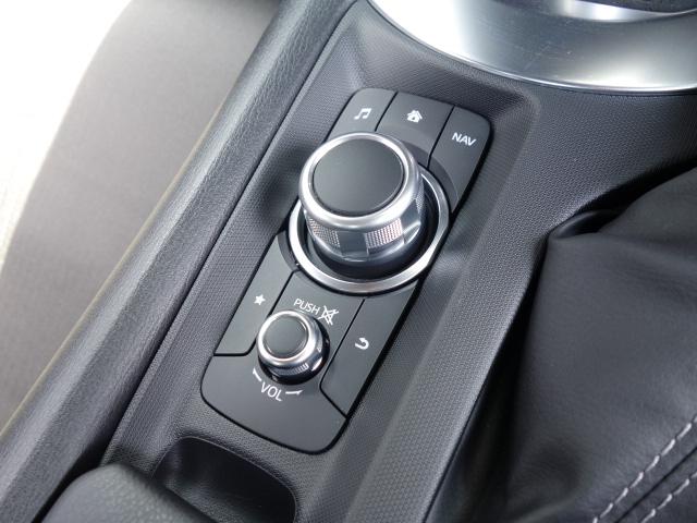 マツダコネクトを操作するコマンダーコントロールです。運転中に自然と手の触れる位置に配置されています。