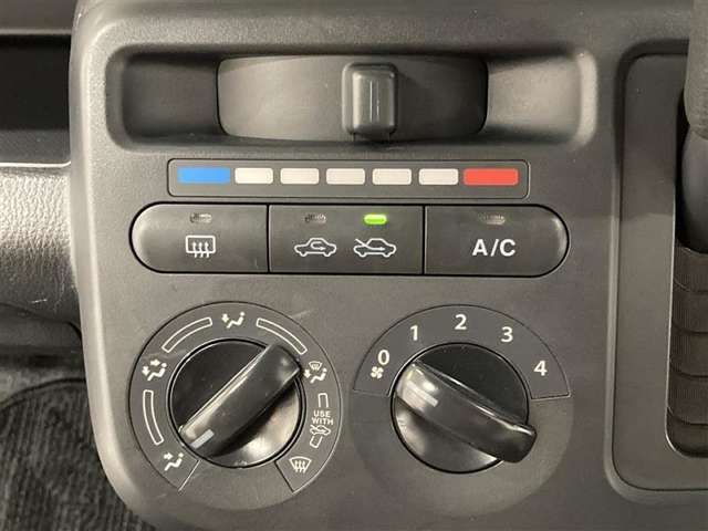 いつでも車内を快適な温度に調整できるエアコンです(*'▽')