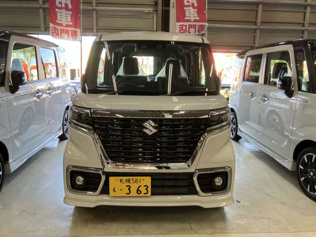 北海道軽パークでは1000台以上の在庫車を取り揃えております。道内4店舗の在庫の中からお客様にピッタリの1台を提案します！