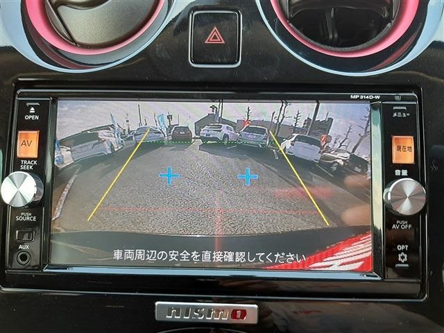 ■ 装備２ ■ ガイド付きバックカメラ：苦手な駐車もこれがあれば安心！
