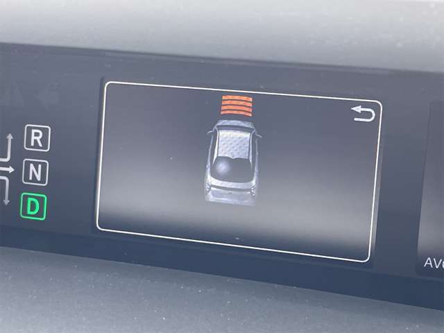 接触を未然に防ぐ、クリアランスソナー搭載です。車を守るためには必須のアイテムですね。