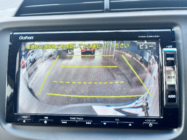 バックカメラでリアモニターの様子がナビ画面に映し出されるので、車庫入れや駐車の際も安心です！