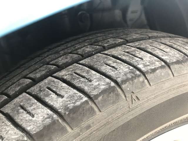 タイヤはまだまだ溝もあって、十分使えるタイヤです。もちろん、アルミホイールやタイヤのご用意を一緒にする事もできます。