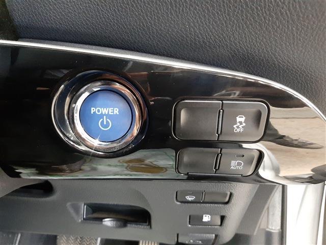 トヨタ プリウス 1.8 S E-Four 4WD 寒冷地仕様 セーフティーS レ-ダ-クルコン 長野県の詳細画像 その6