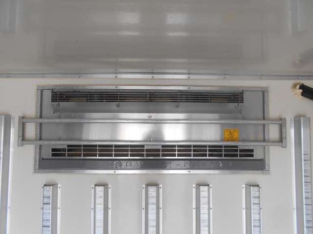 いすゞ エルフ 3.0 ワイド ロング フルフラットロー ディーゼルターボ 冷蔵冷凍車 大阪府の詳細画像 その8