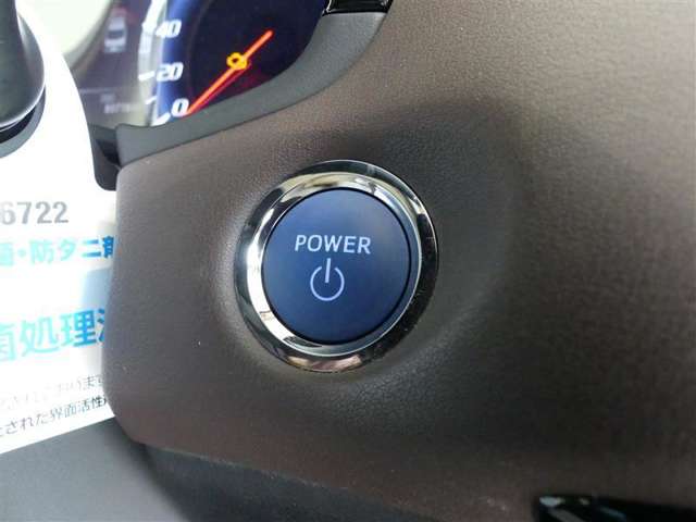 ★スマートキーを携帯して、ブレーキを踏みながらスタートスイッチを押すだけでエンジンがかけられます。