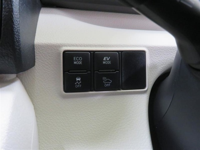 エコドライブモードスイッチ、VSC OFFスイッチ、EVドライブモードスイッチ、車両接近通報装置OFFスイッチ。
