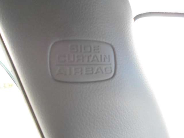 運転席・助手席のエアバッグに加え、前席用のiサイドエアバッグ+サイドカーテンエアバッグもあり、より安心です♪