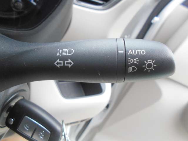 オートライトシステム付。便利なオ－トライトシステム搭載車♪走行中スイッチを操作しなくても自動でライトのＯＮ/ＯＦＦ♪