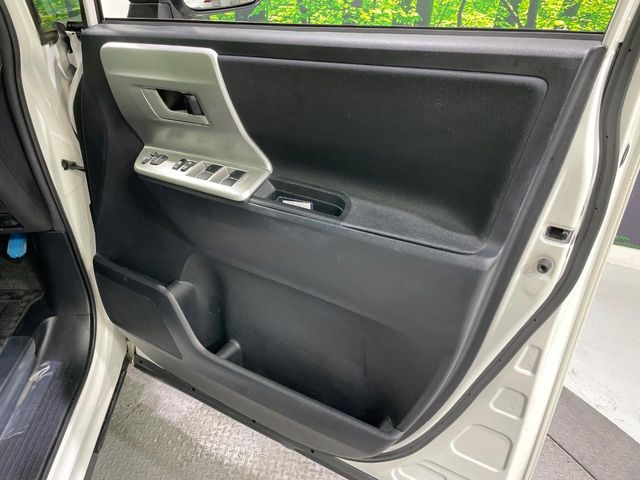 2010 Toyota Voxy – thumbnail 44