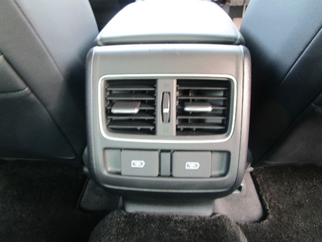 後ろの席用のエアコンがあるので、暑い夏や寒い冬は特に快適に過ごせます。