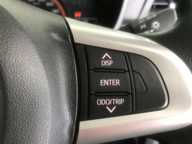 ステアリングスイッチで操作可能な表示切替操作を行うことにより、運転に集中することができますよ。