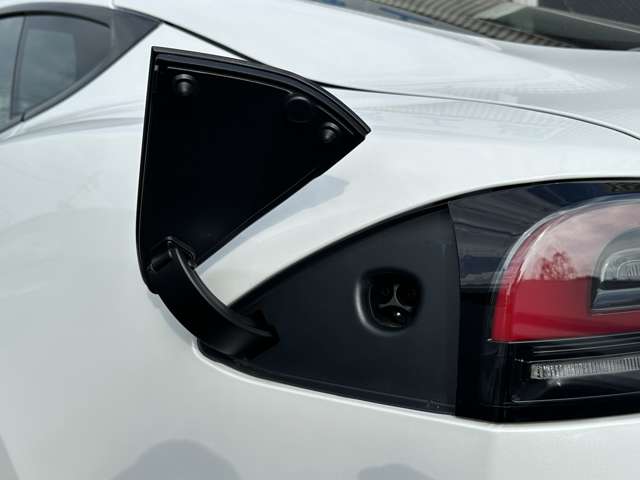 テスラ モデルS Model S ガラスルーフ LED ヨークステア OP21AW 鹿児島県の詳細画像 その11