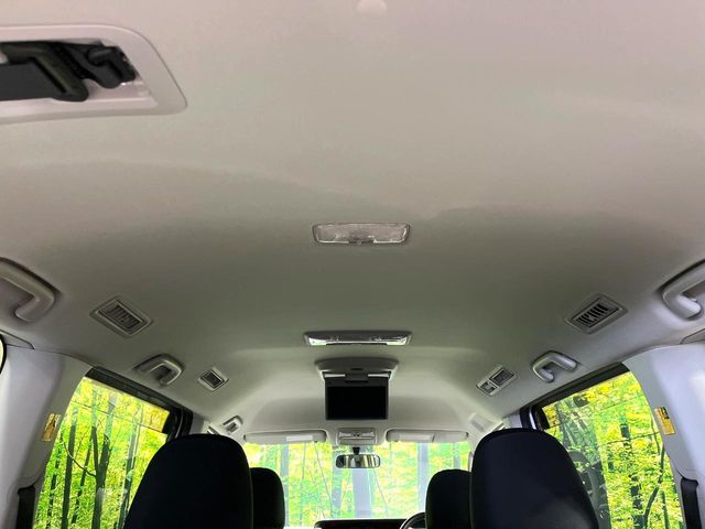 2011 Toyota Noah – thumbnail 44