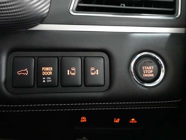 運転席からでもスライドドアとテールゲートを開閉できます！