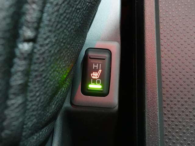 運転席・助手席シートヒーター
