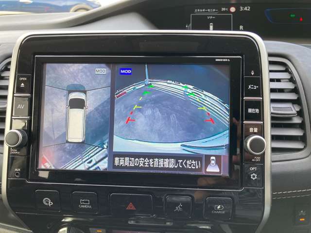 インテリジェントアラウンドビューモニター付きなので、上空から見下ろしているかのような画像ナビに表示します。ひと目で周囲の状況がわかるため、スムーズに駐車できます。