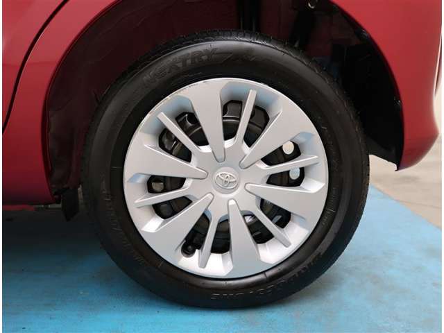 【タイヤ・ホイール】タイヤサイズ165/65R14の純正ホイールです。タイヤ溝は約６ｍｍになります。