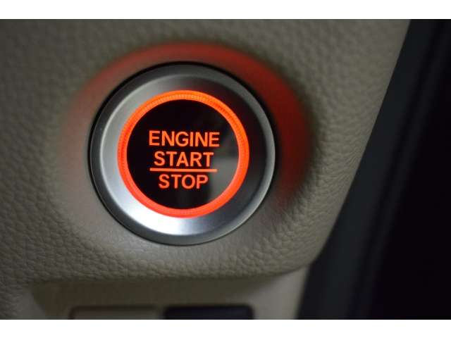【スマートキー　・プッシュスタート】鍵はポケットやバッグに入れたままエンジンをかけることができます。ドアロック開閉やエンジンスタートはボタンで操作できます！！